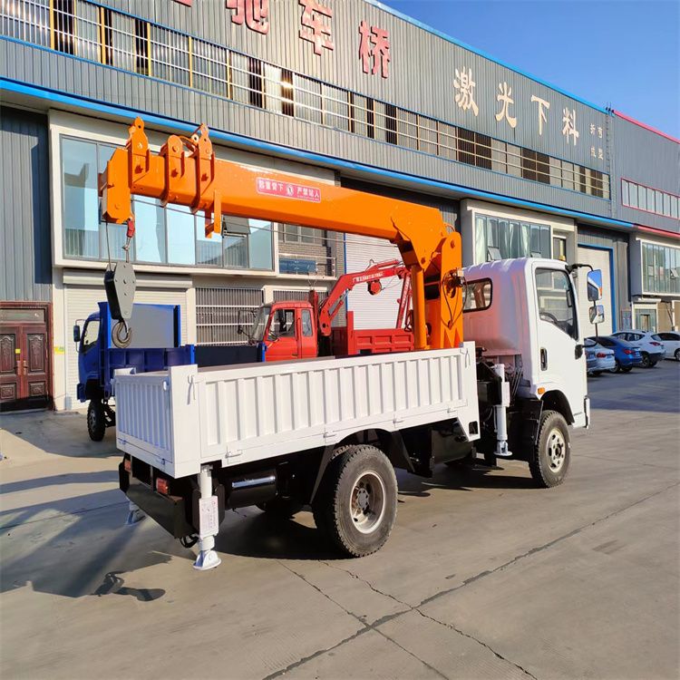 秦皇岛市三轮随车吊定制 农用改装机自备吊中瑞长期出售